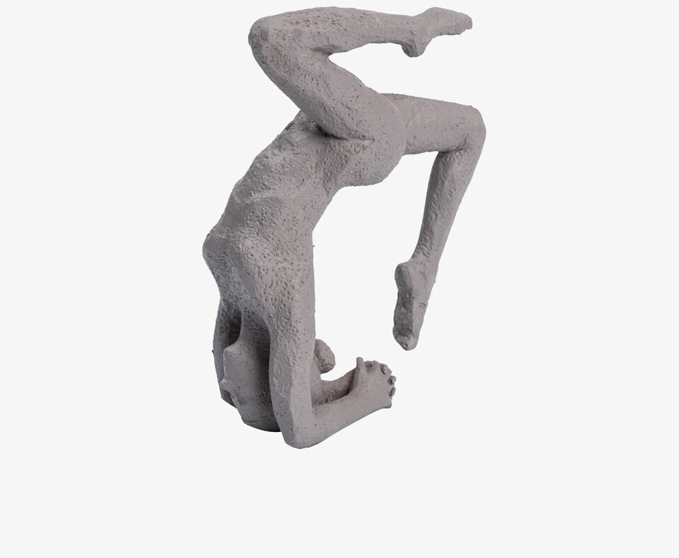 Yoga Halona Grå från Nääsgränsgården i avancerad yogapose