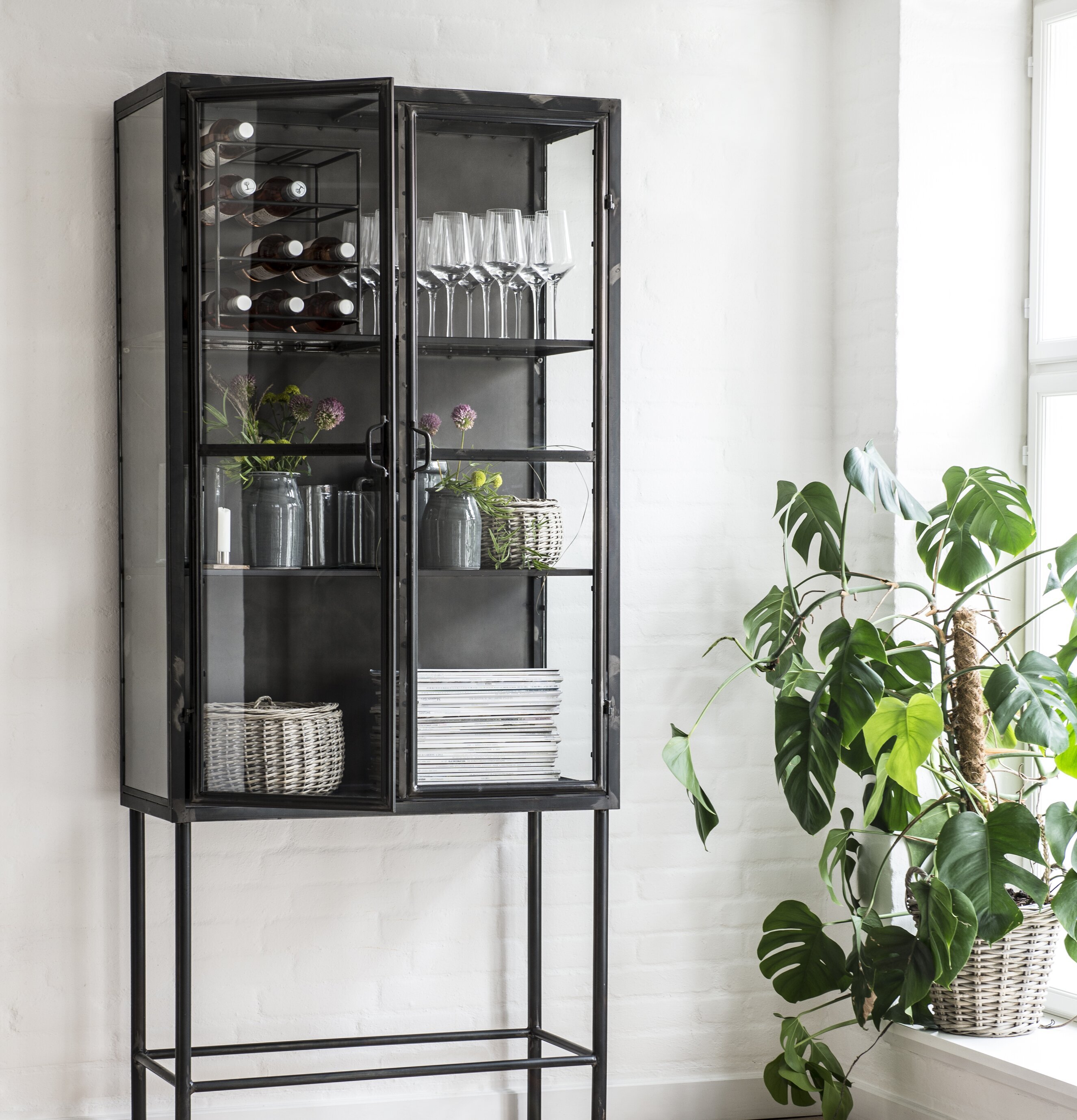 Vinställ Brooklyn 9 Flaskor från IB Laursen i vitrinskåp