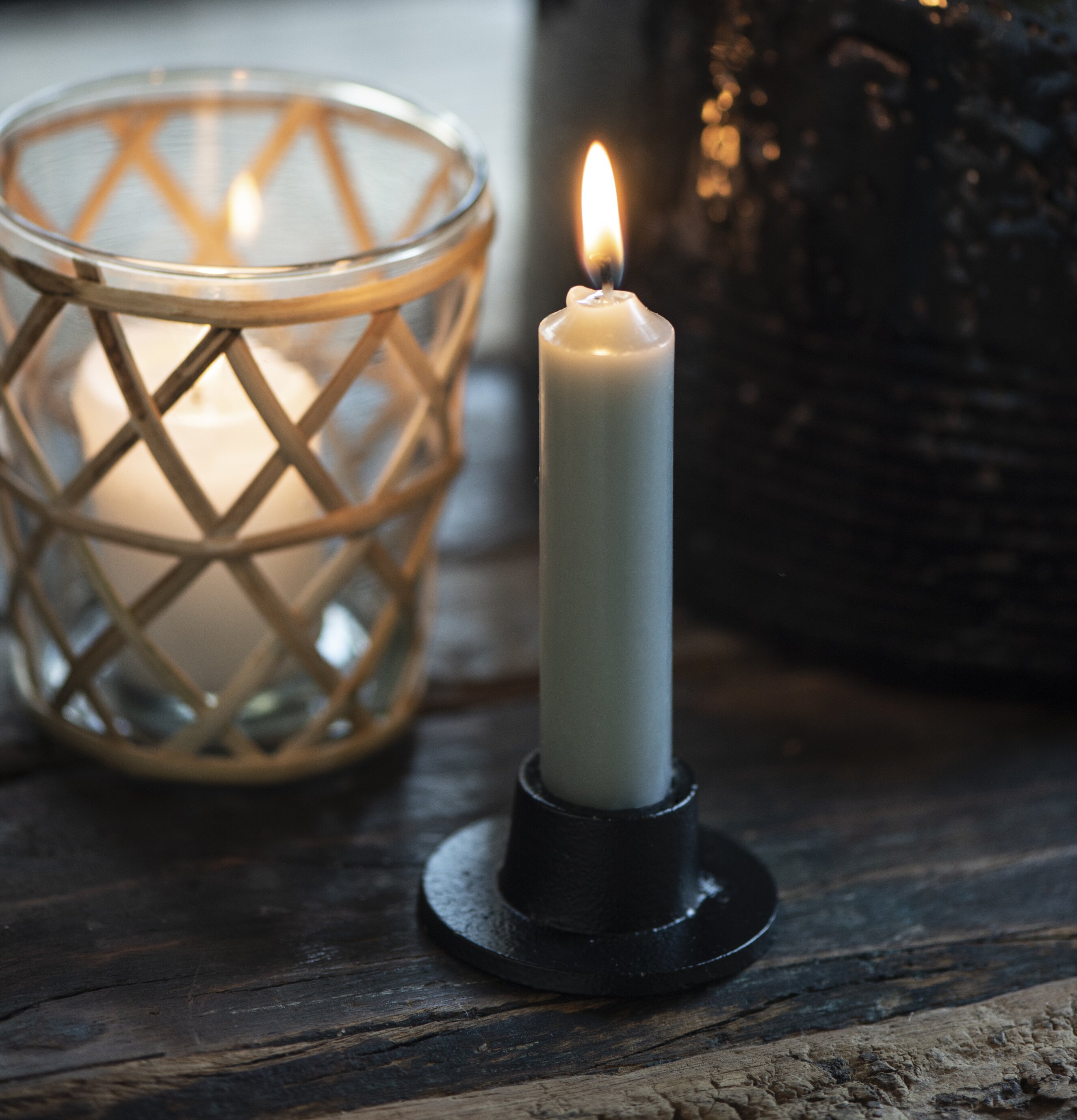 Stearinljus Kort Grå/Grön från IB Laursen i svart ljusstake