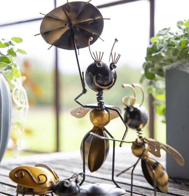 Bi Hamrad Plåt Paraply Guld från Different Design på träyta