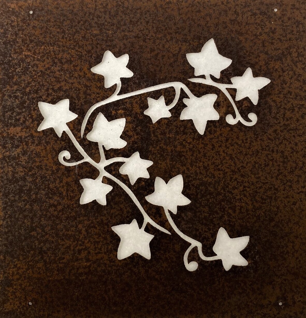 Skylt Murgröna Rost (armeringsnät) från Lind Decoration