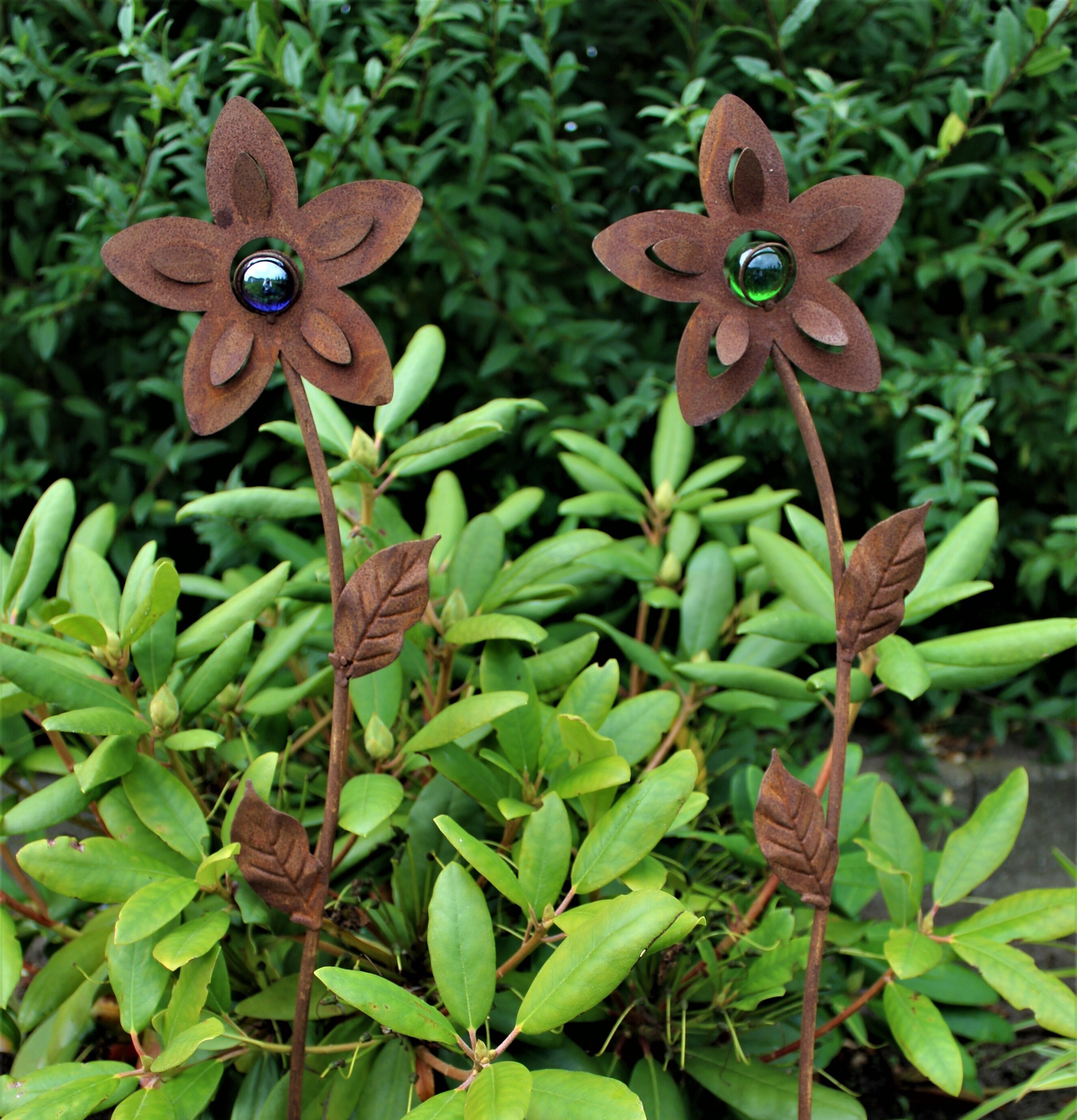 Lotusblomma Stav från Lind Decoration i trädgårdsmiljö