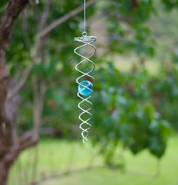 Litet Vindspel Spiral Med Turkos Kula från Multi Agentur
