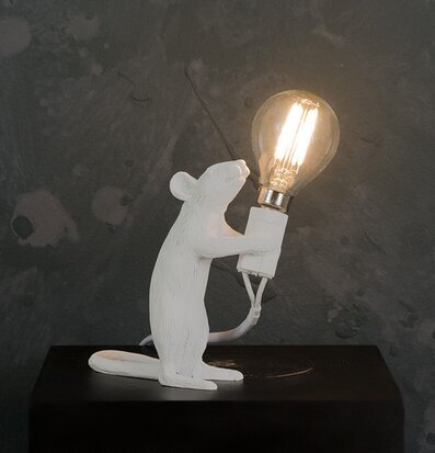Bordslampa Råtta Stående från Multi Agentur i vit design