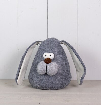 Dörrstopp Hund från Multi Agentur i grå filt med vita ögon