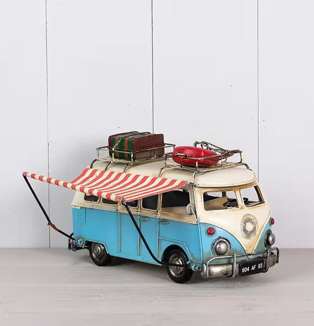 VW Camper Retro från Multi Agentur med detaljerad design