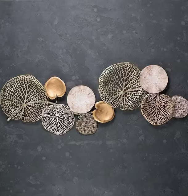 Väggdekoration Runda Blad från Multi Agentur på mörk vägg