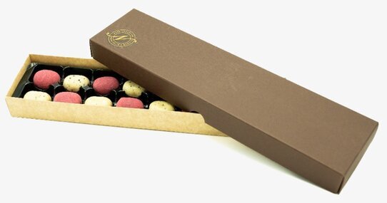 Bild av elegant presentask med lyxiga lakritspraliner