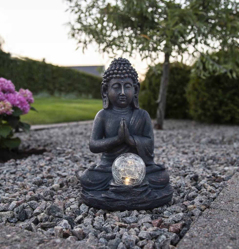 Solcellsdekoration Buddha från Star Trading i trädgård