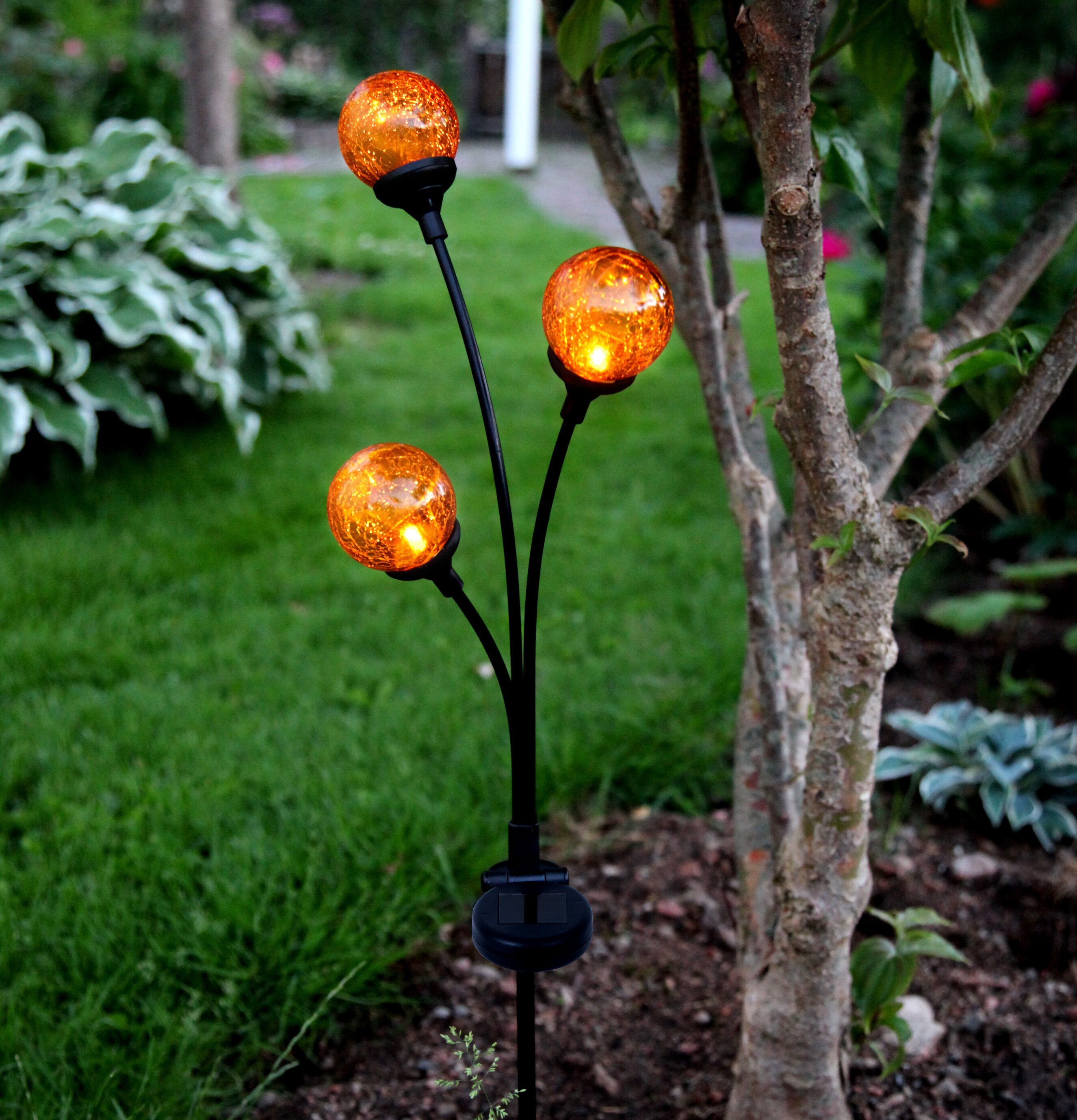 Solcellsdekoration Trieste från Star Trading i grön trädgård