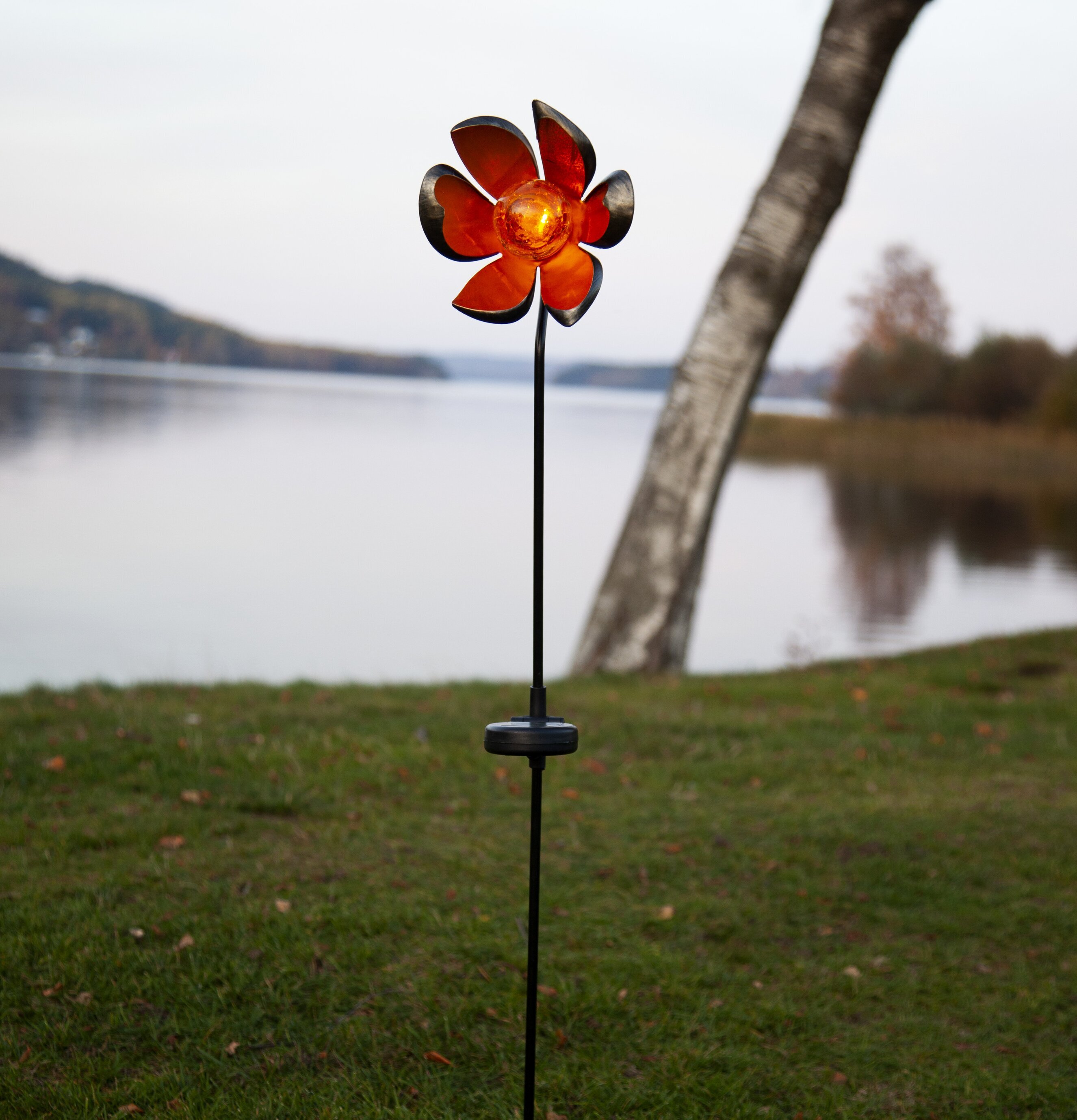 Solcellsdekoration Melilla från Star Trading i en trädgård