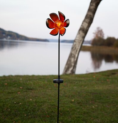 Solcellsdekoration Melilla från Star Trading i en trädgård