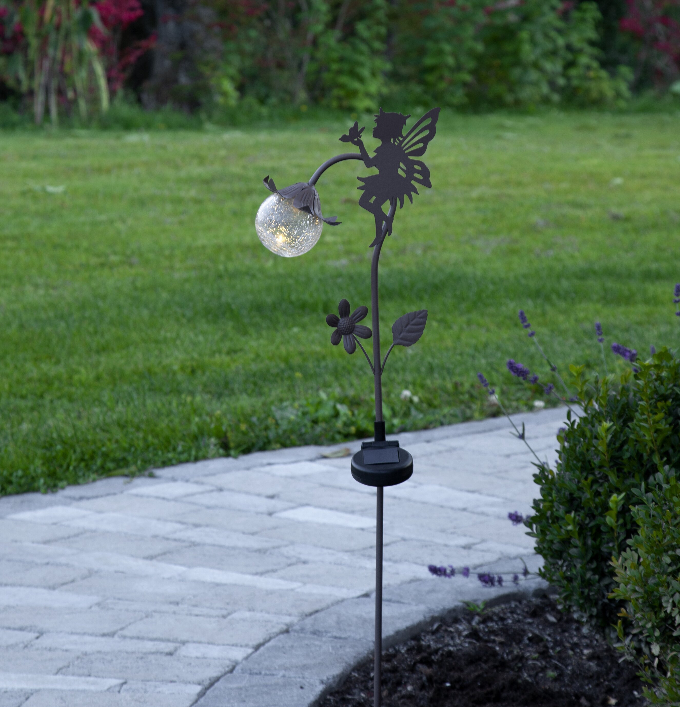 Solcellsdekoration Fairytale från Star Trading i trädgård