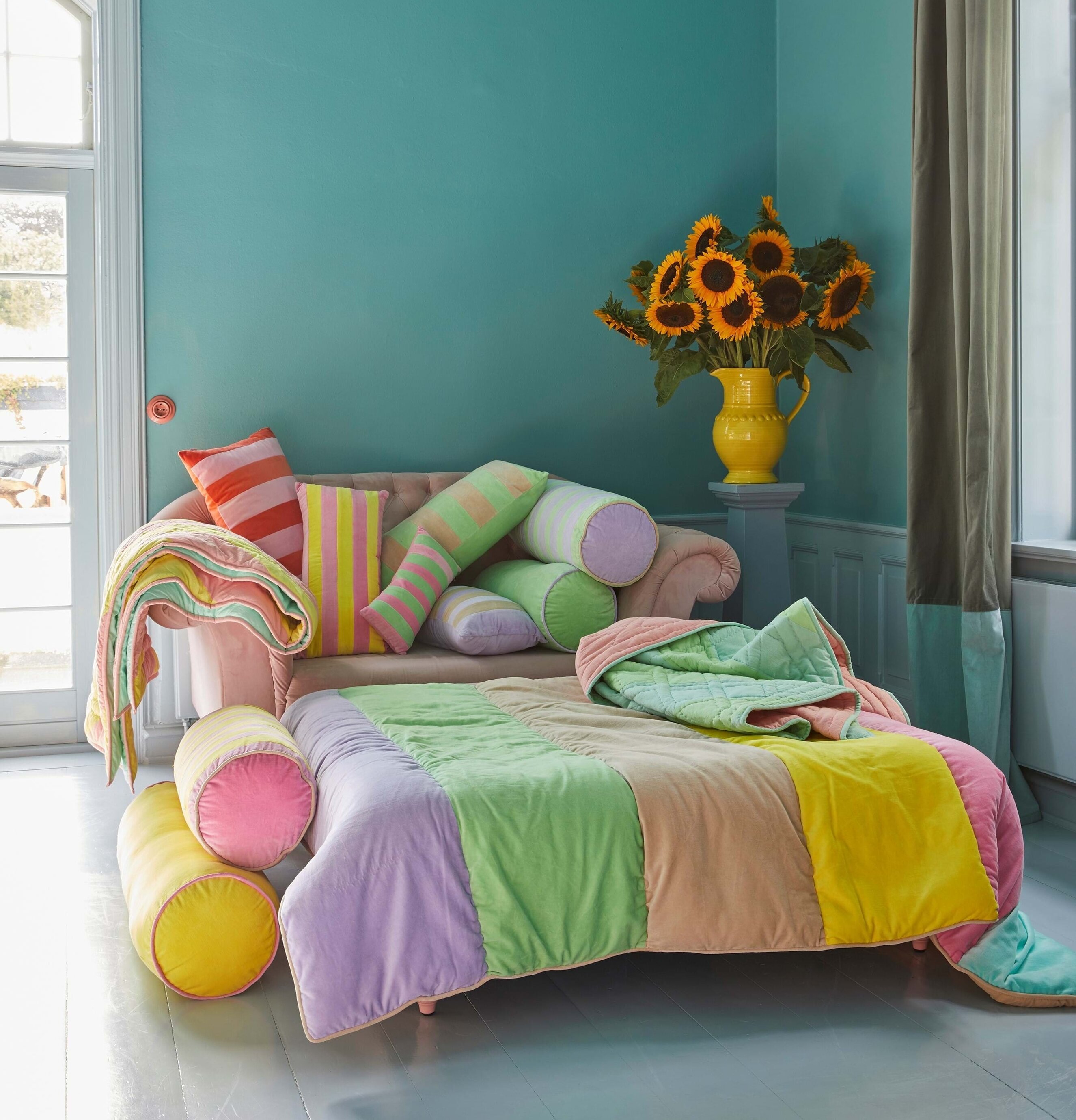 Bolsterkudde Lavendel/Grön från Rice i färgglad miljö