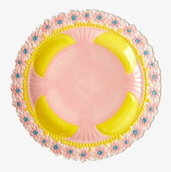 Tallrik Keramik Yellow Flower Design från Rice på vit bakgrund