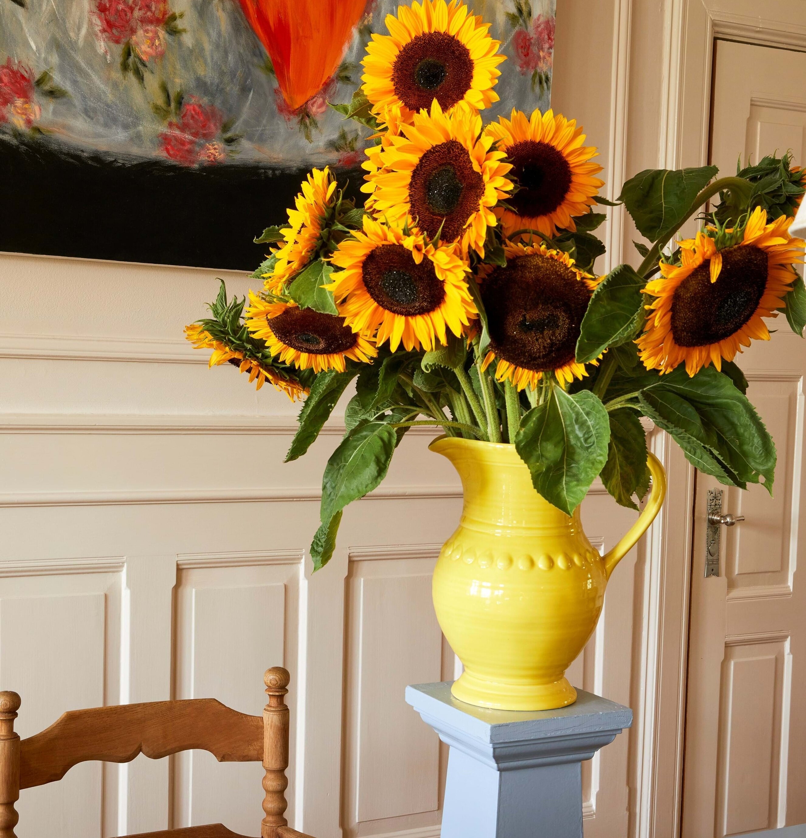 Kanna Keramik Gul XL från Rice med solrosarrangemang