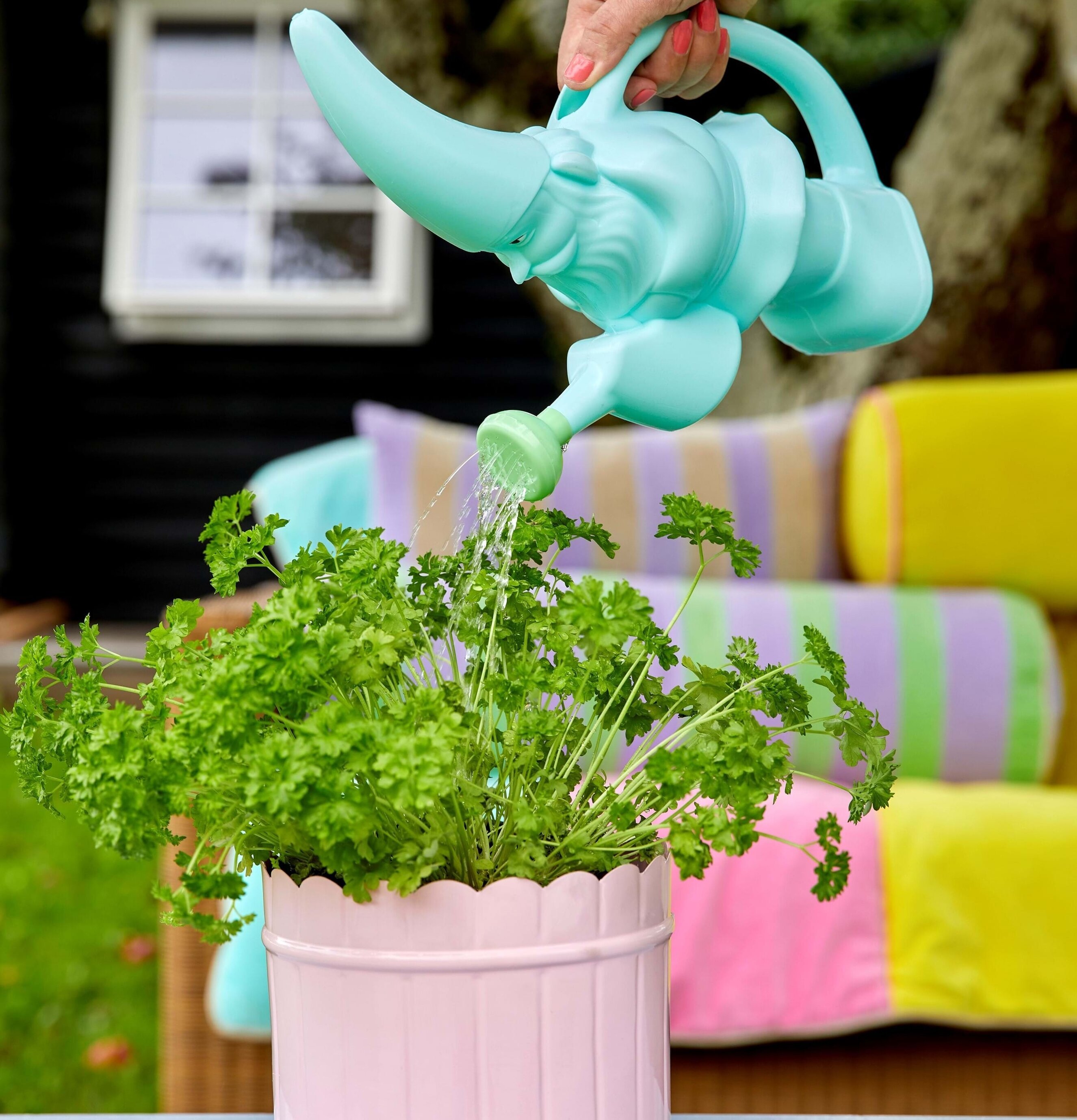 Vattenkanna Gnome Soft Blue från Rice vattnar persilja