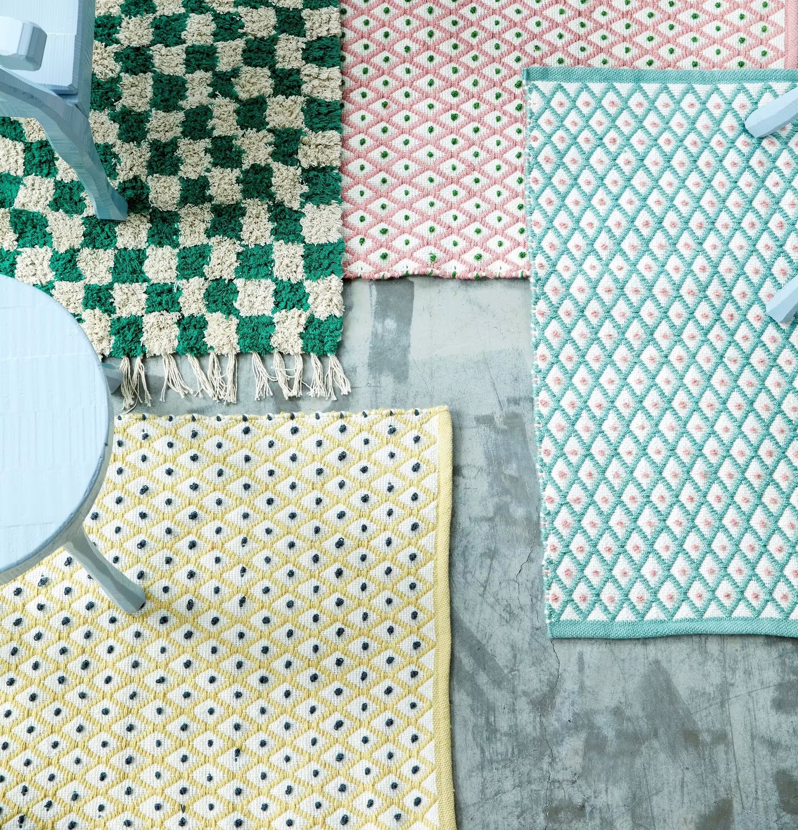 Dörrmatta Yellow Harlequin Print från Rice på betonggolv