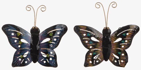 Fjäril Vägg Hamrad Plåt från Different Design på vit vägg