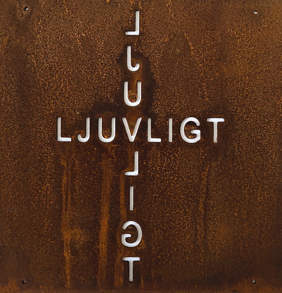 Skylt Ljuvligt Rost (armeringsnät) från Lind Decoration