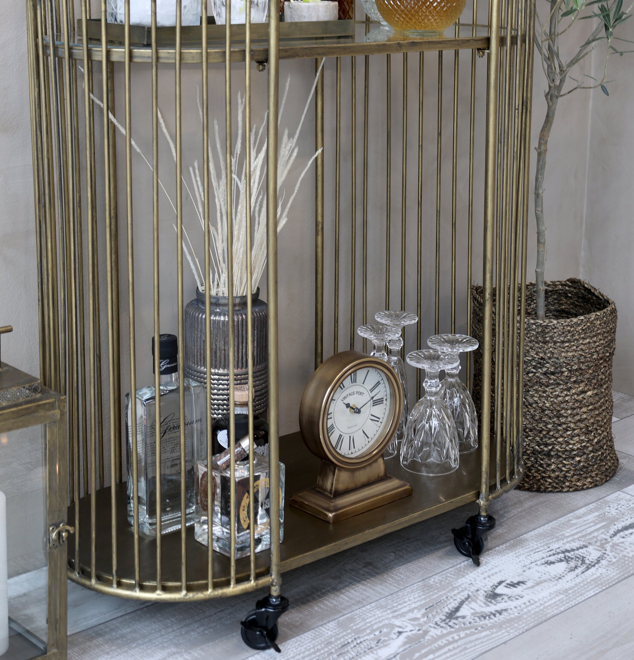 Vinglas Diamantutskärning från Chic Antique på dryckesvagn