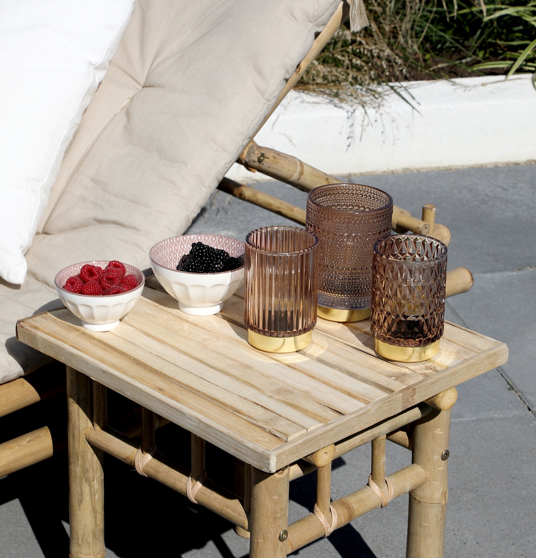 Lampa Med Mönster LED Mocca från Chic Antique på soffbord