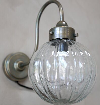 Vägglampa Antik Mässing från Chic Antique med böjd arm