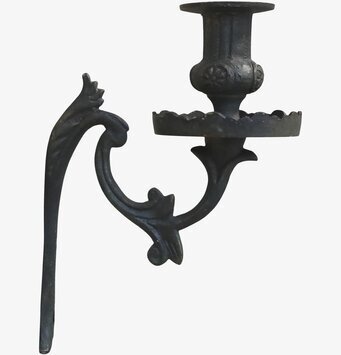 Fransk Ljusstake Antik Mässing från Chic Antique på vägg