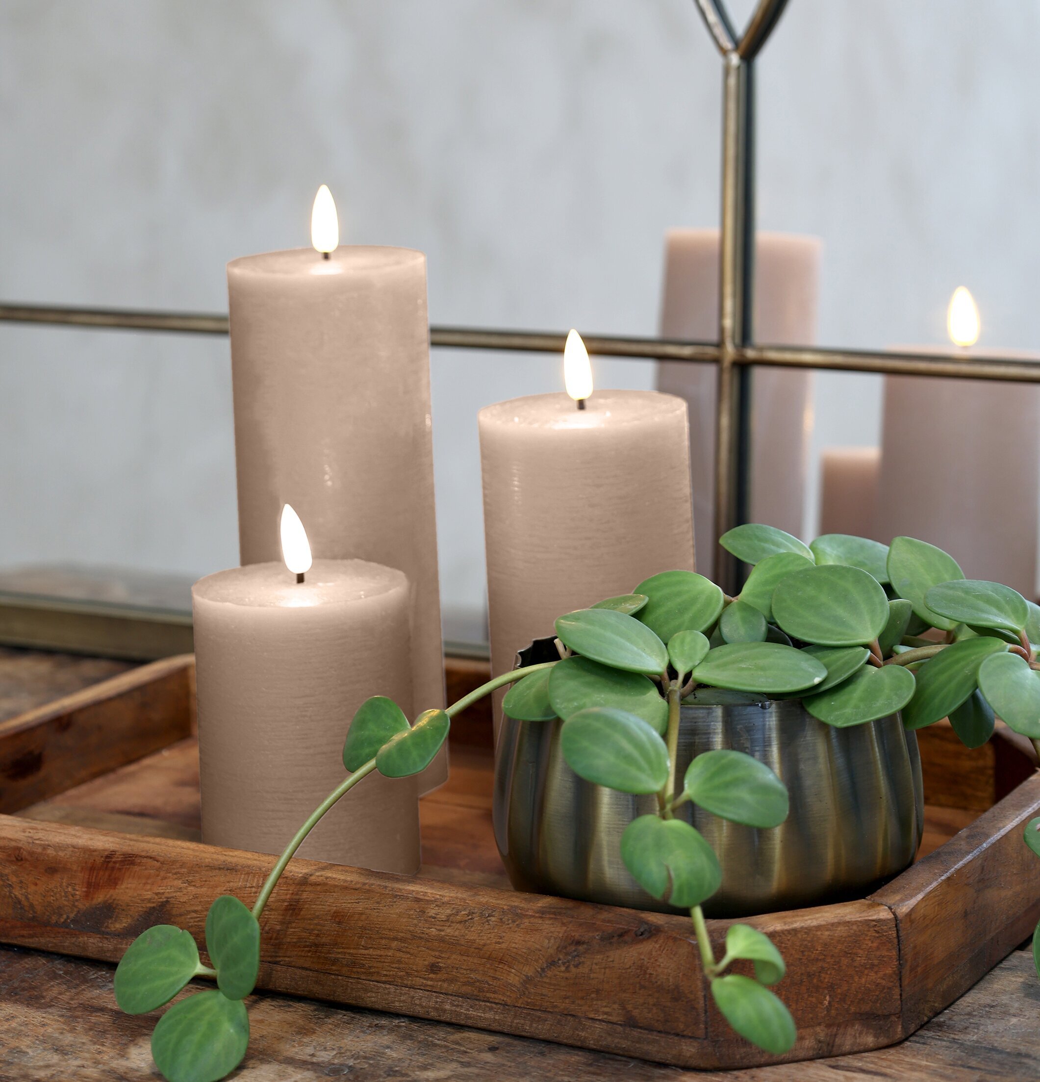 Blockljus LED Linne H20 från Chic Antique på träbricka