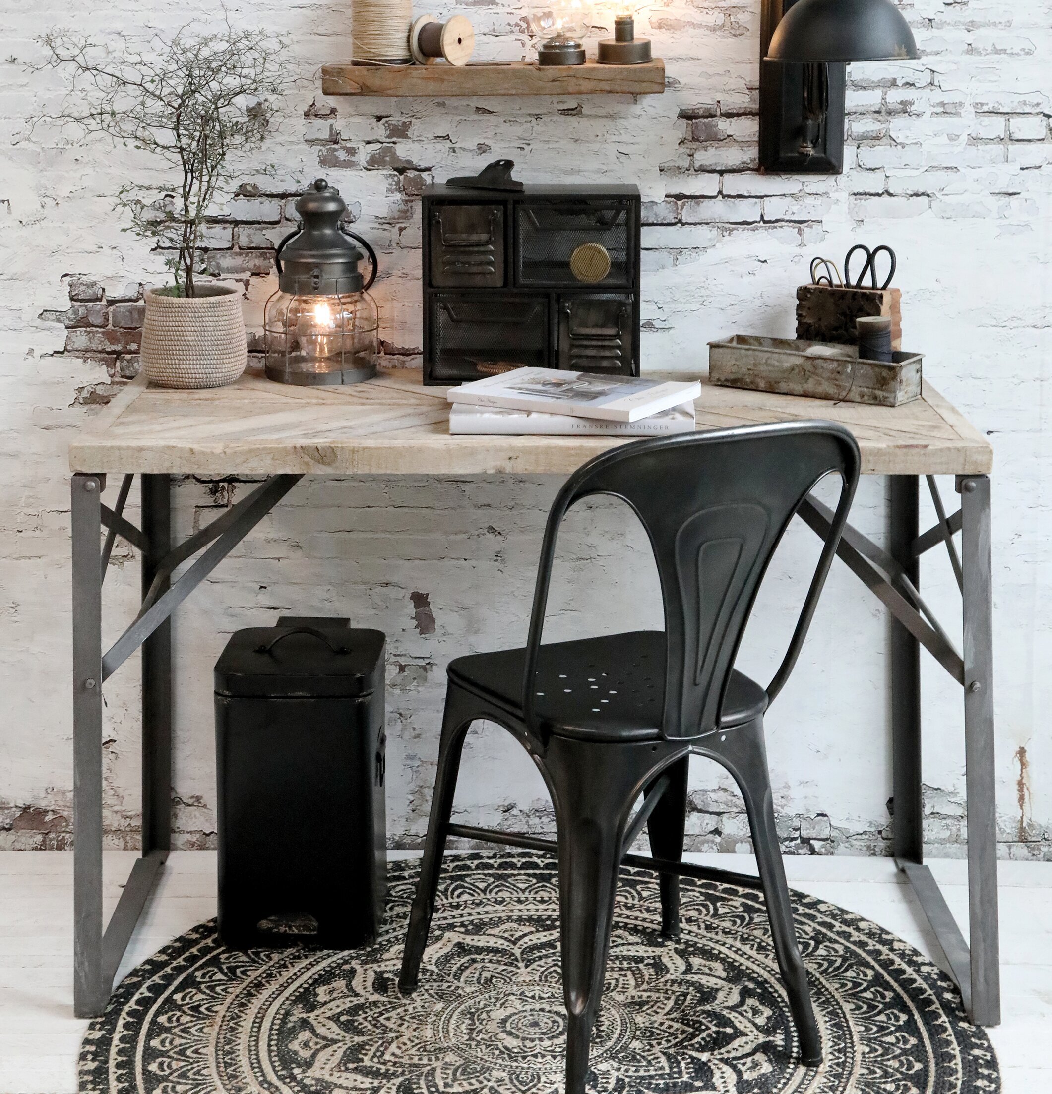 Pedalhink M Antiksvart från Chic Antique under skrivbord