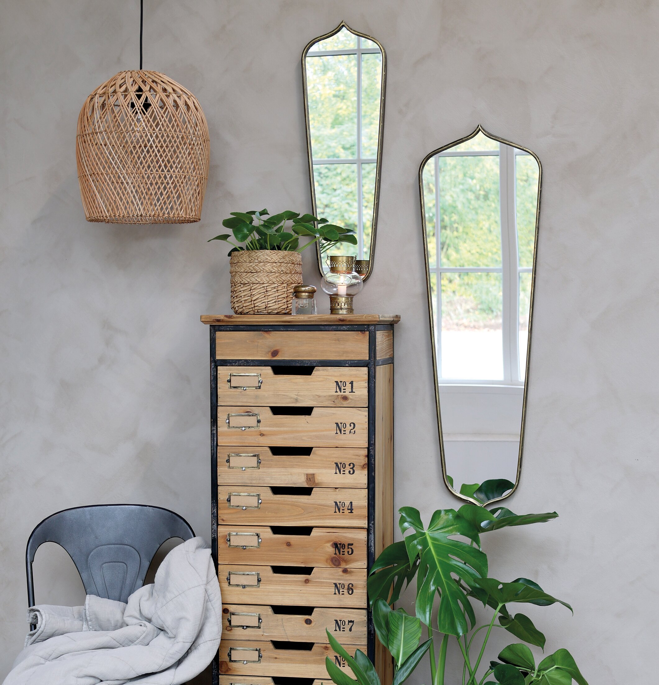 Spegel Antik Mässing 71 Cm från Chic Antique i elegant miljö