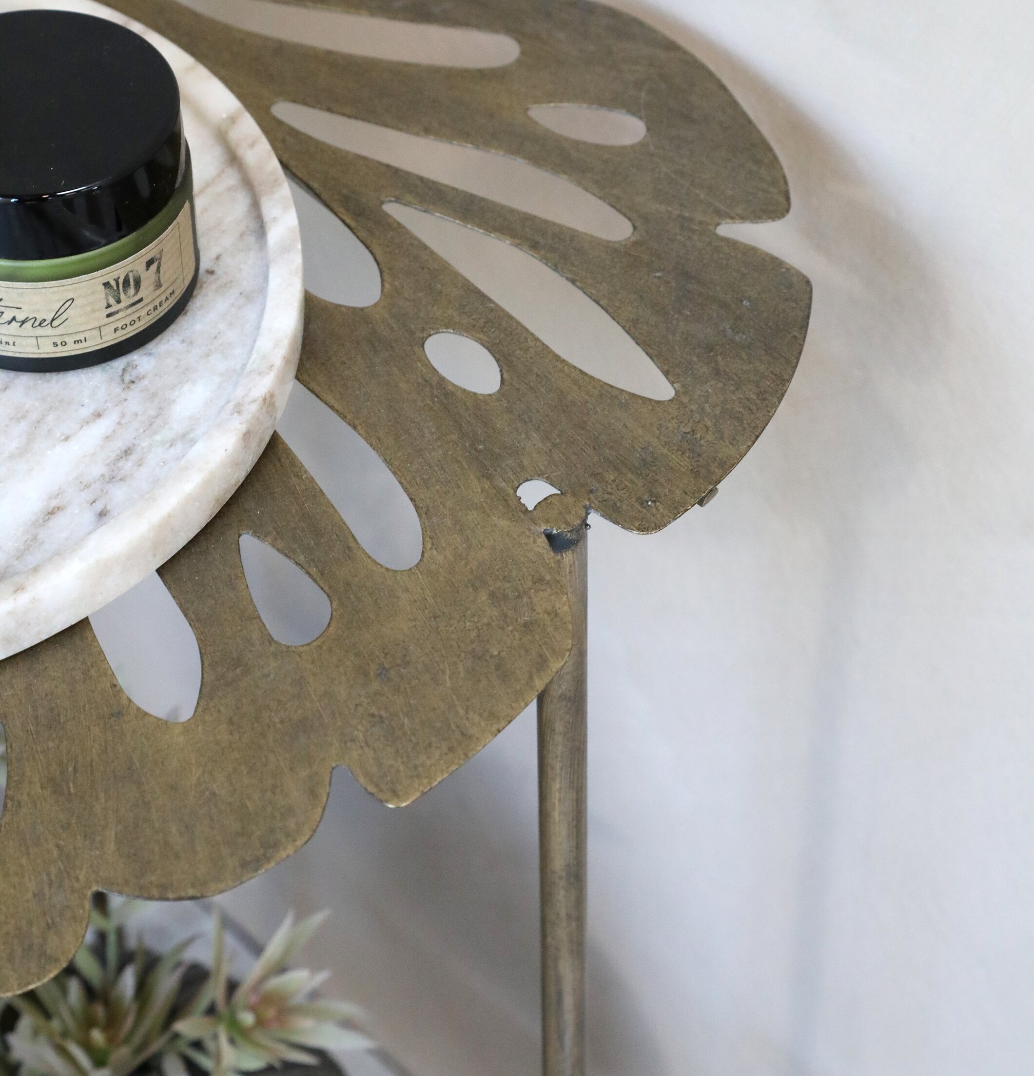 Sidobord Antik Mässing från Chic Antique med antik finish