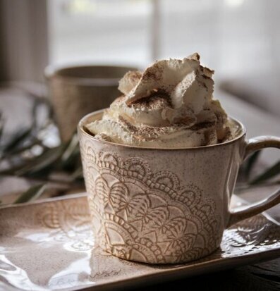 Mugg Med Handtag Happiness Caramel från Majas Cottage