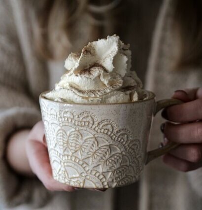 Mugg Med Handtag Happiness Caramel från Majas Cottage