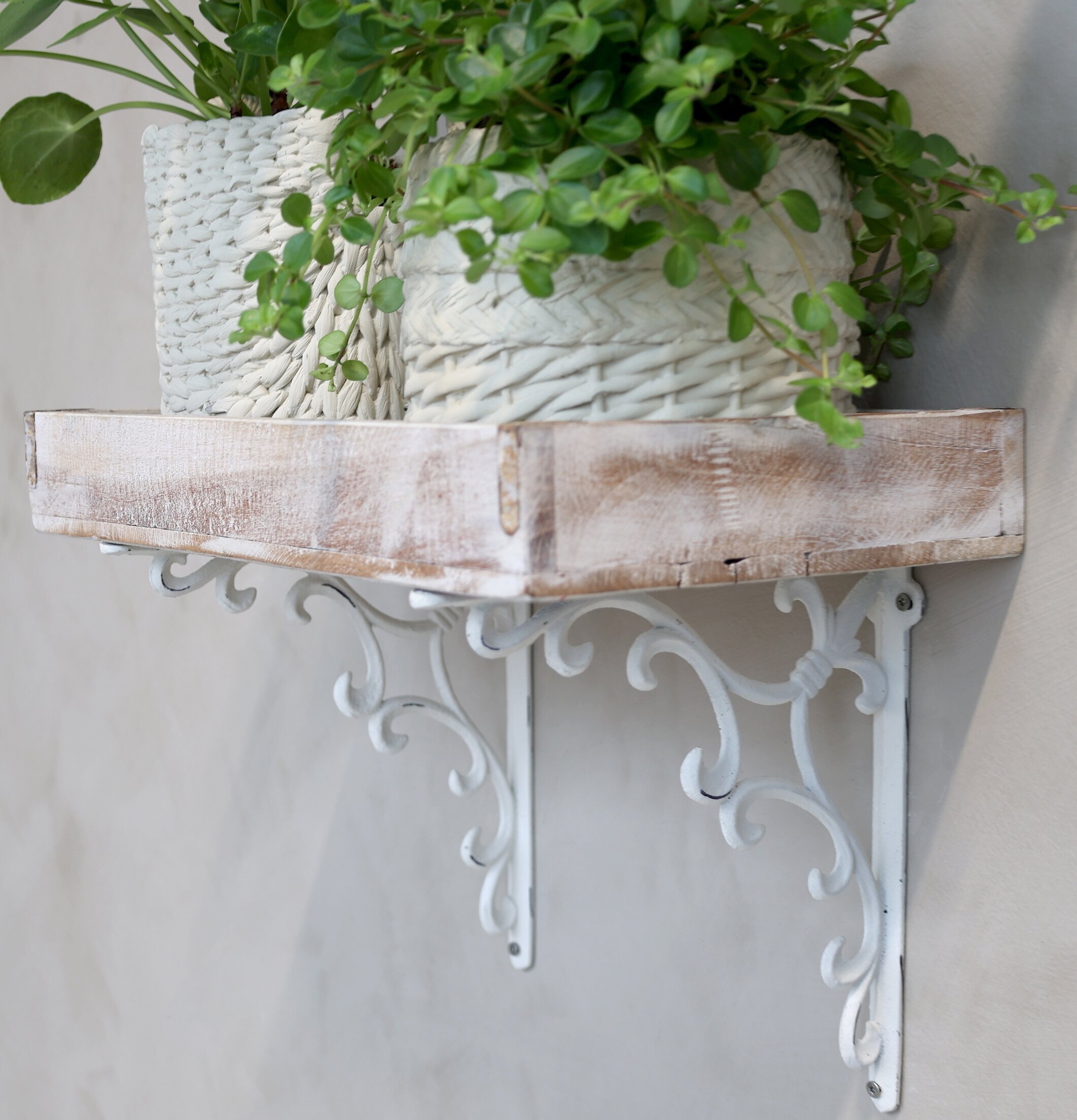 Hyllkonsol Fransk Lilja Antik Creme från Chic Antique