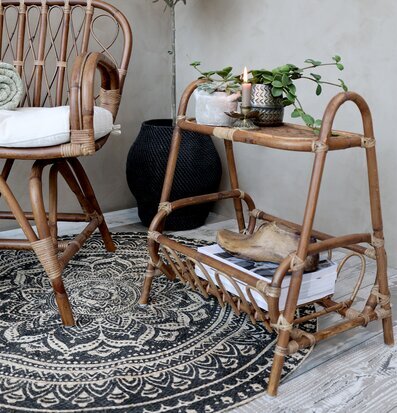 Grimaud Skoläst Deko från Chic Antique på bambuhylla