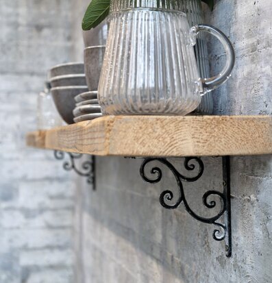 Hyllkonsol Antikgrå från Chic Antique med dekorativa föremål