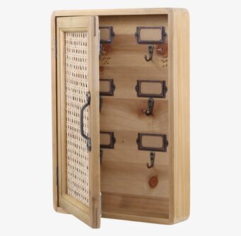 Bild av nyckelskåp med lantlig charm och rotting