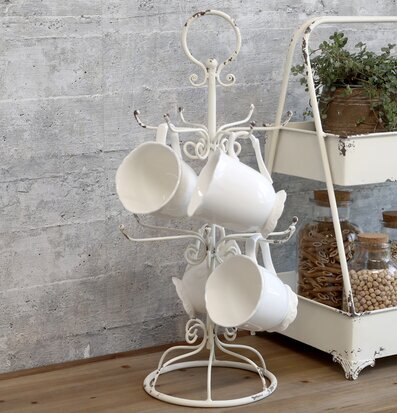 Muggstativ Antikvit från Chic Antique i rustik köksmiljö