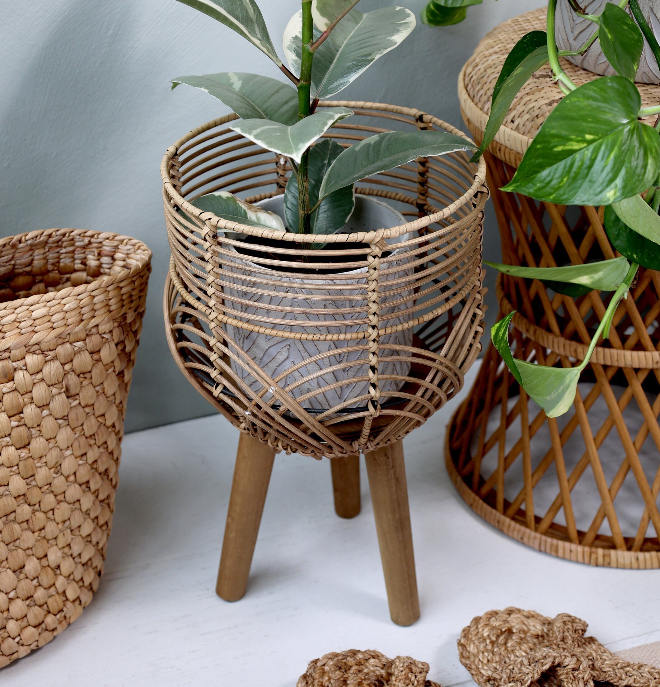 Kruka Flätad Rotting Set/2 från Chic Antique i naturlig miljö