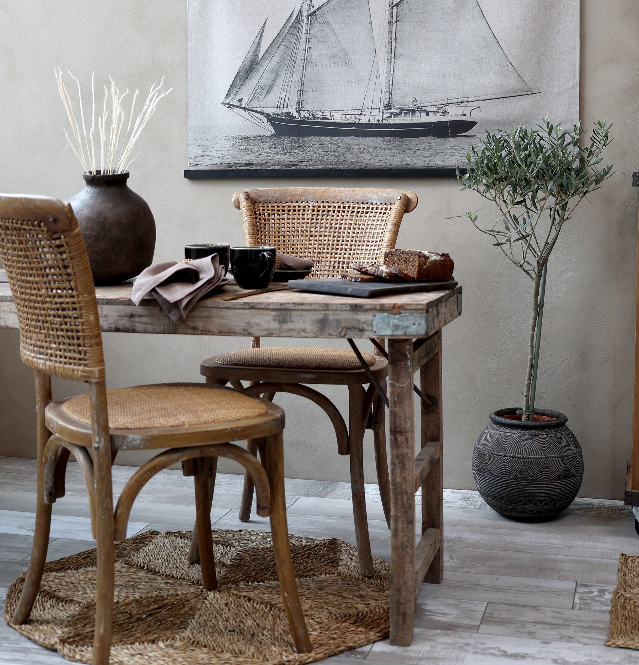 Rund Vas Med Mönster Antique Grey från Chic Antique på bord