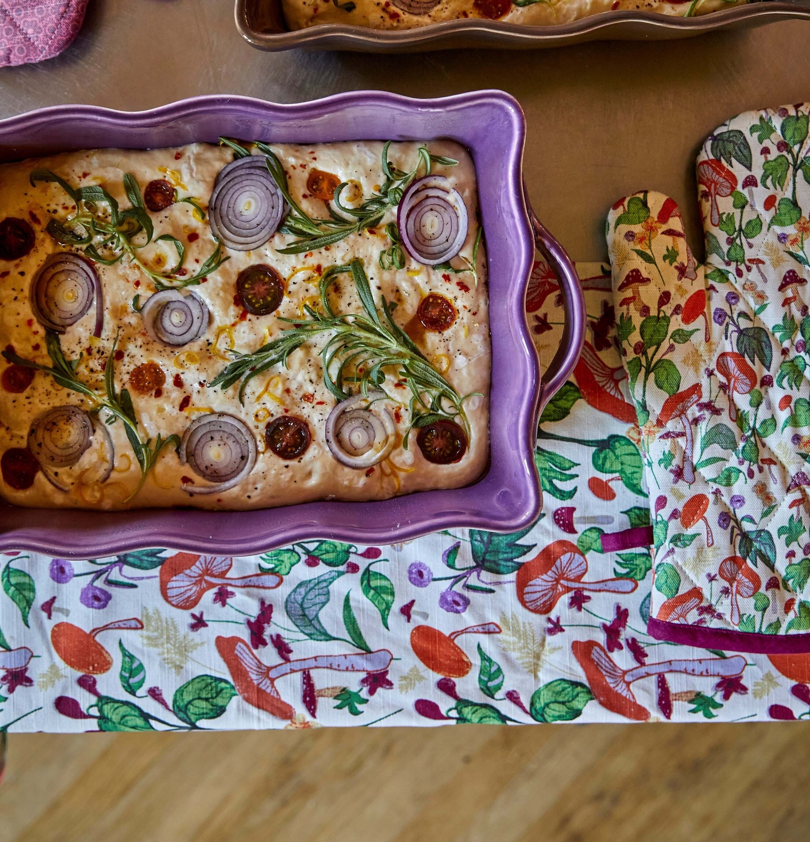 Kökshandduk Mushroom Print från Rice med matchande ugnsvantar