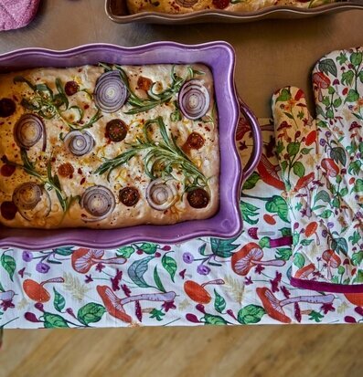 Kökshandduk Mushroom Print från Rice med matchande ugnsvantar