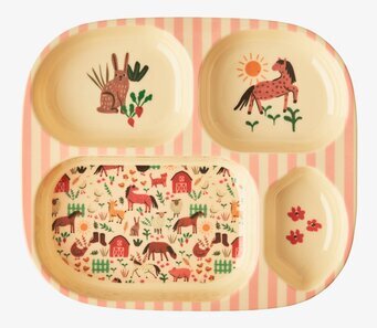 Barntallrik 4-Fack Soft Pink Farm Print från Rice på bordet
