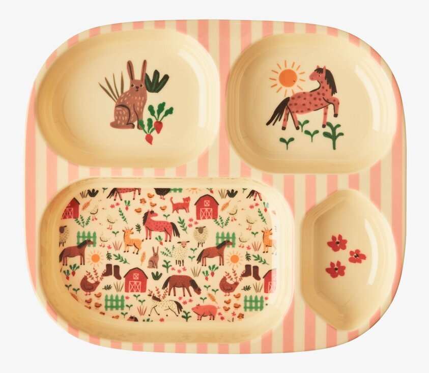 Barntallrik 4-Fack Soft Pink Farm Print från Rice på bordet