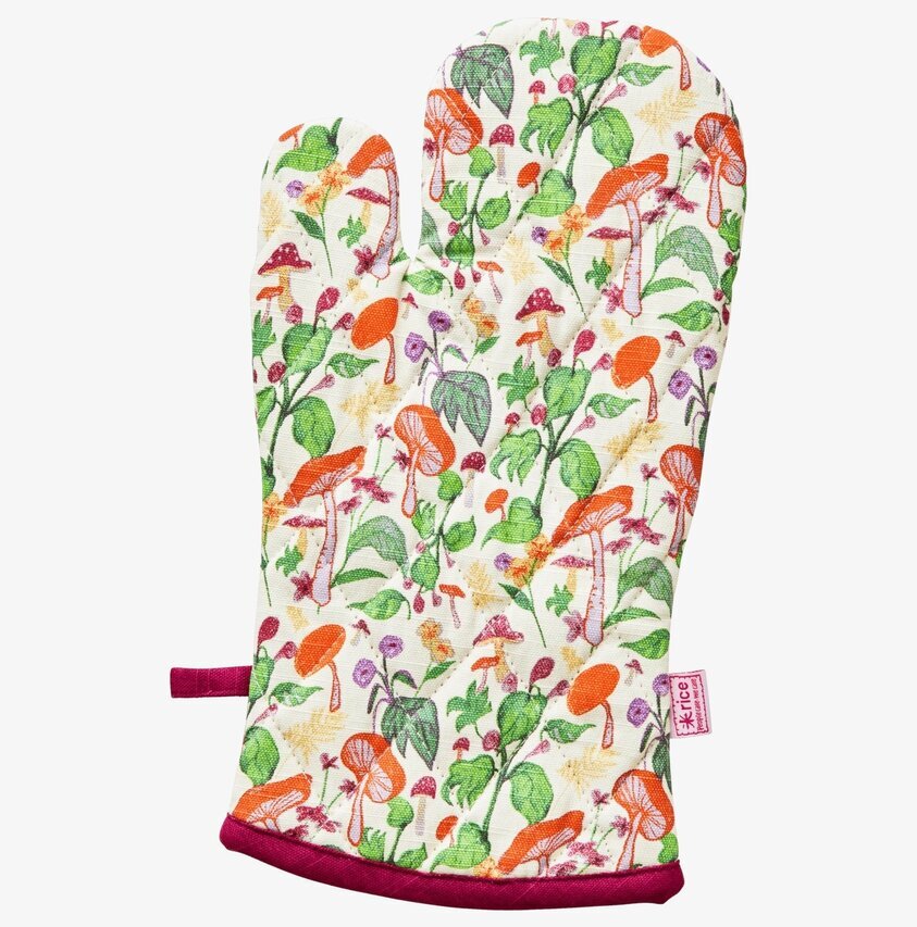 Ugnsvante Mushroom Print från Rice i färgglatt svampmönster