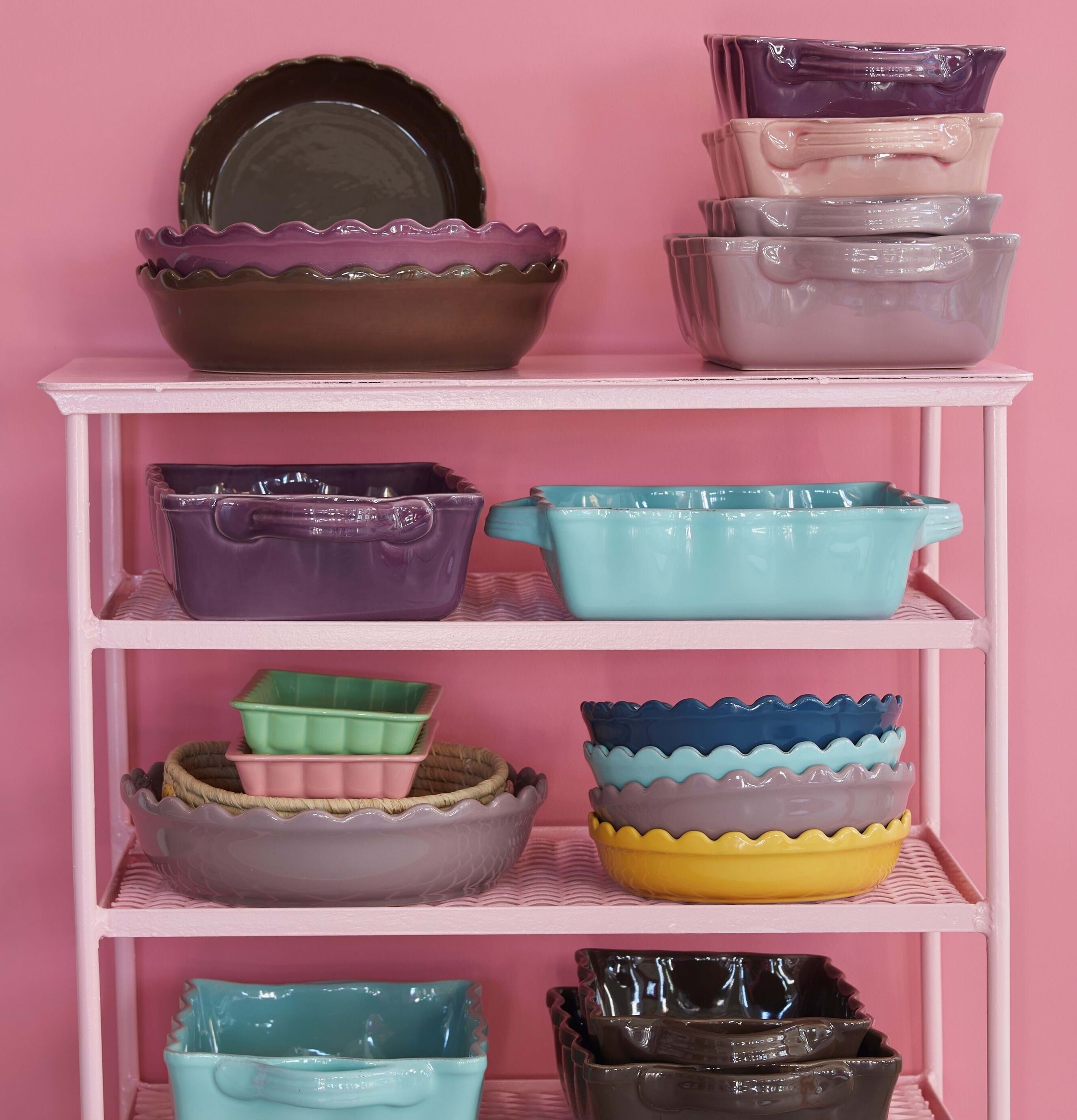 Pajform Deep Purple Large från Rice på pastellrosa hylla