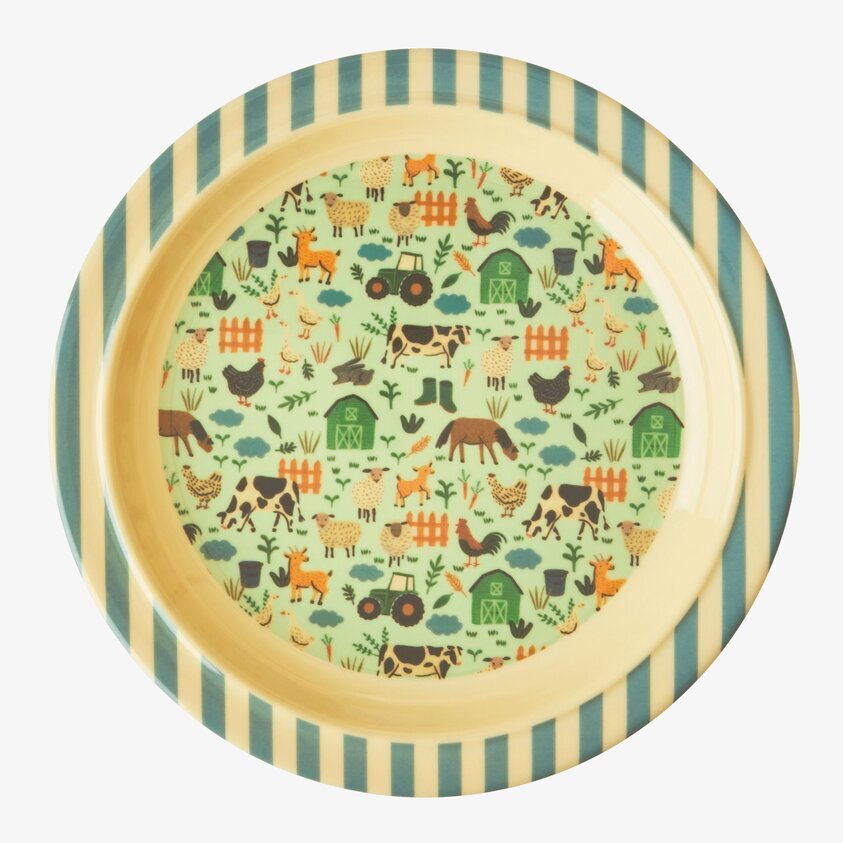 Barntallrik Blue Farm Print från Rice med gårdsmotiv