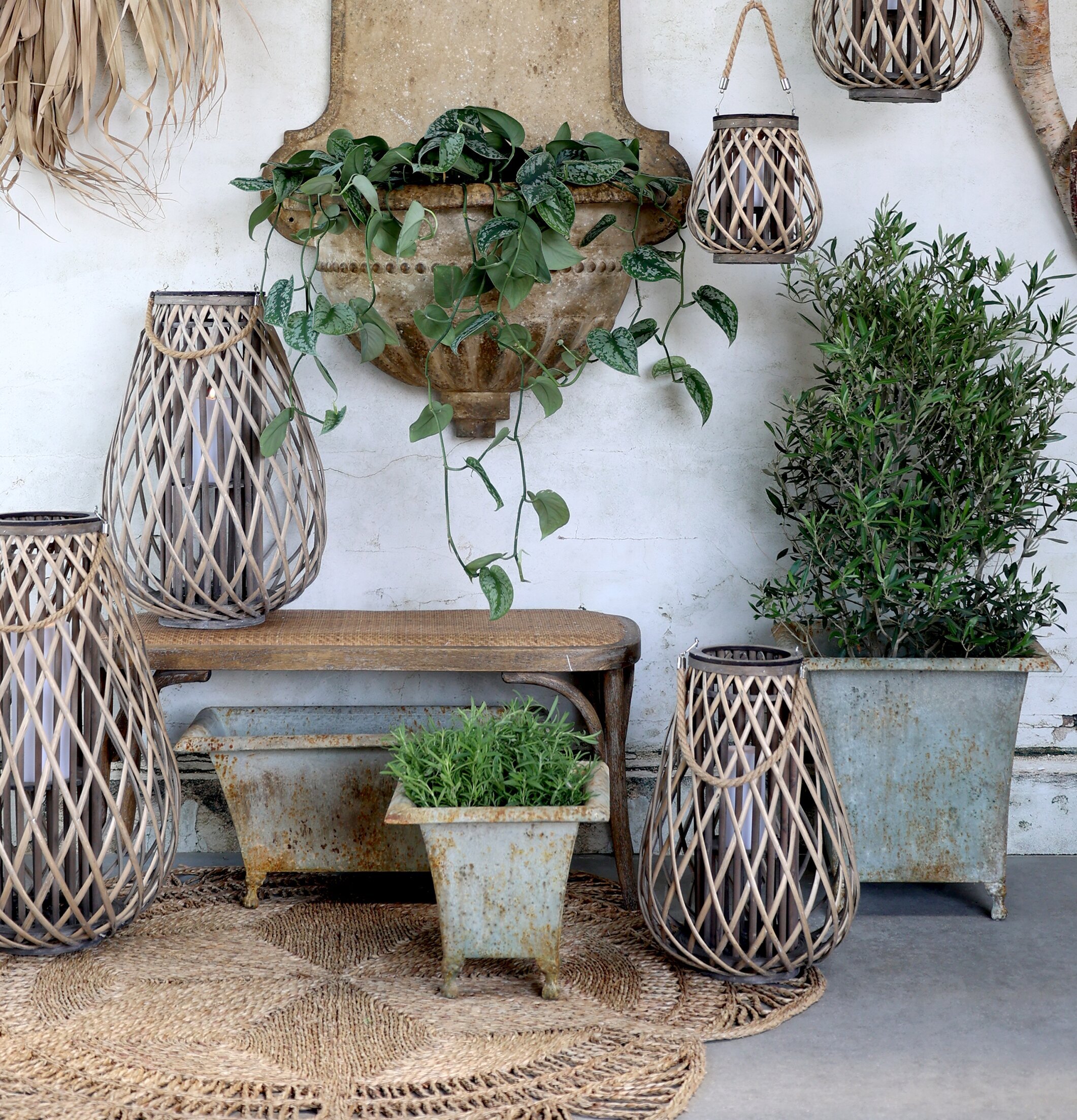 Lanterna Flätad Pil XL från Chic Antique i rustik miljö