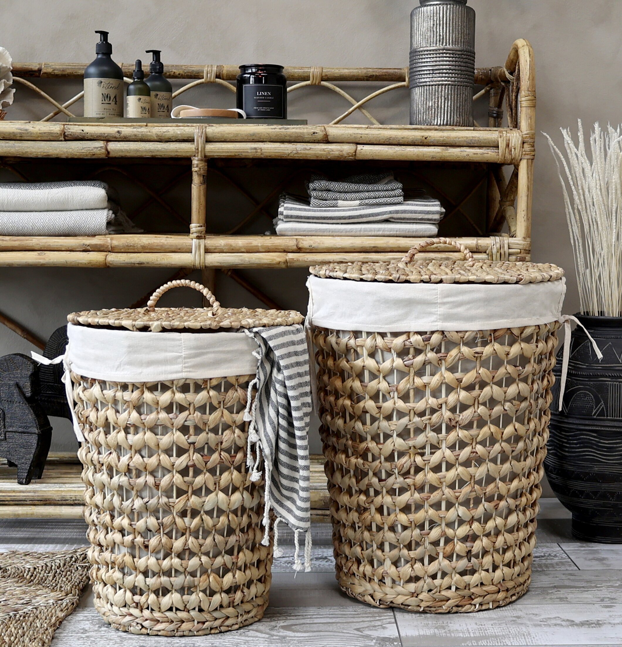 Korg Flätad Vattenhyacinth från Chic Antique i rustik miljö